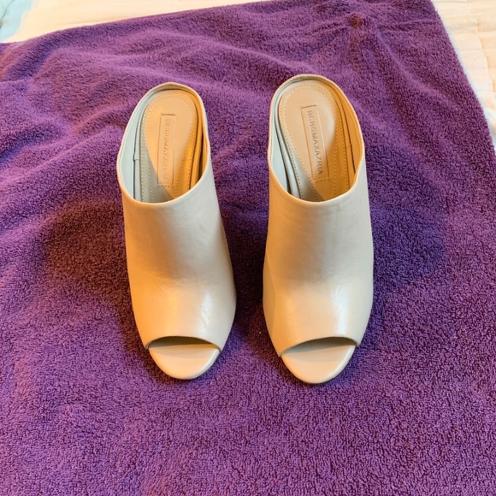 BCBG MAXZARIA Tan/Silver Leather Slide Heels sz 8 M